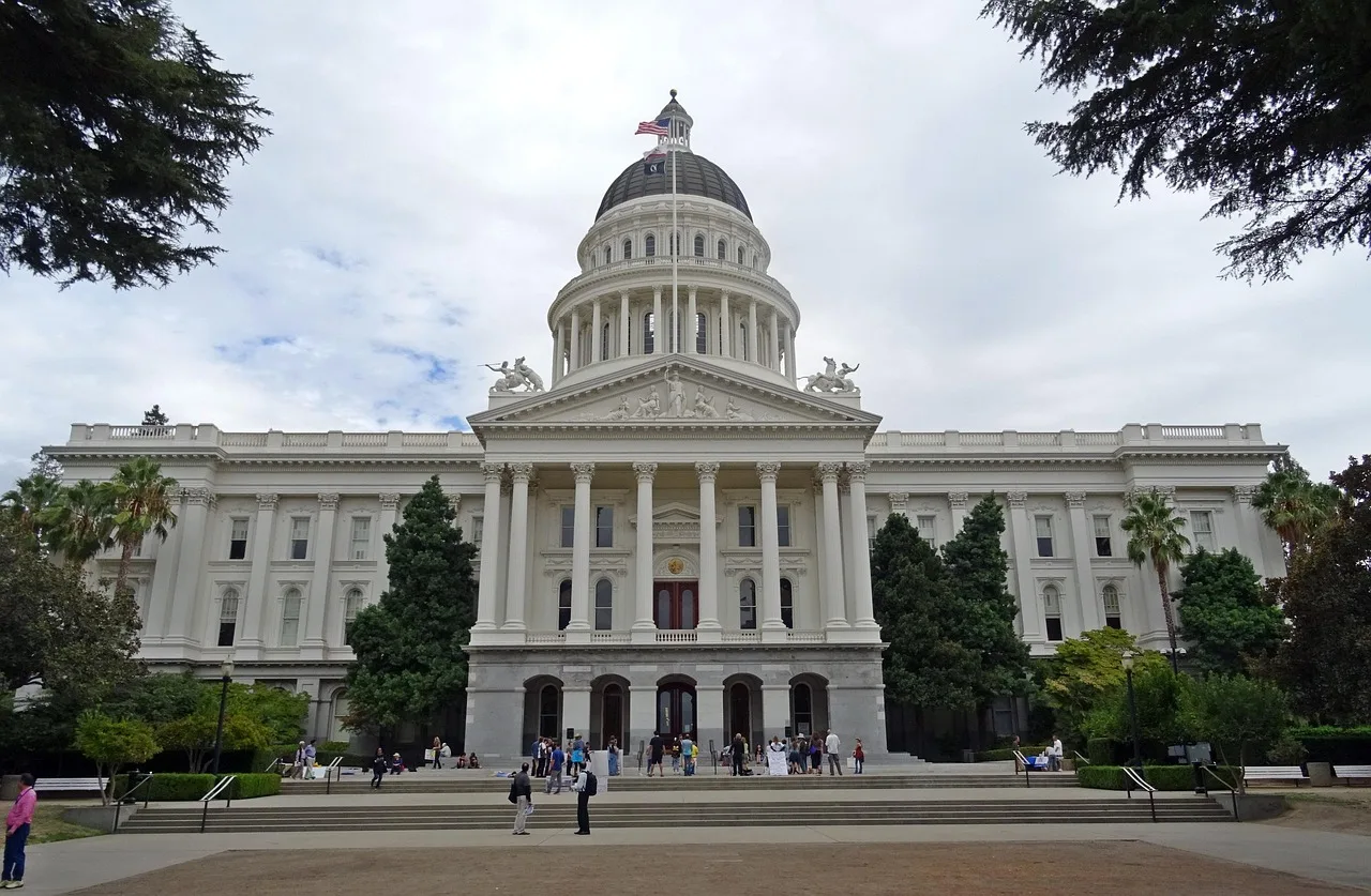 capitol, building, california, sacramento, governor, senate, assembly, capital, architecture, government building, politics, government, usa, america, sacramento, sacramento, sacramento, sacramento, sacramento. Sacramento and the California Age-Appropriate Design Code, a guide for social apps